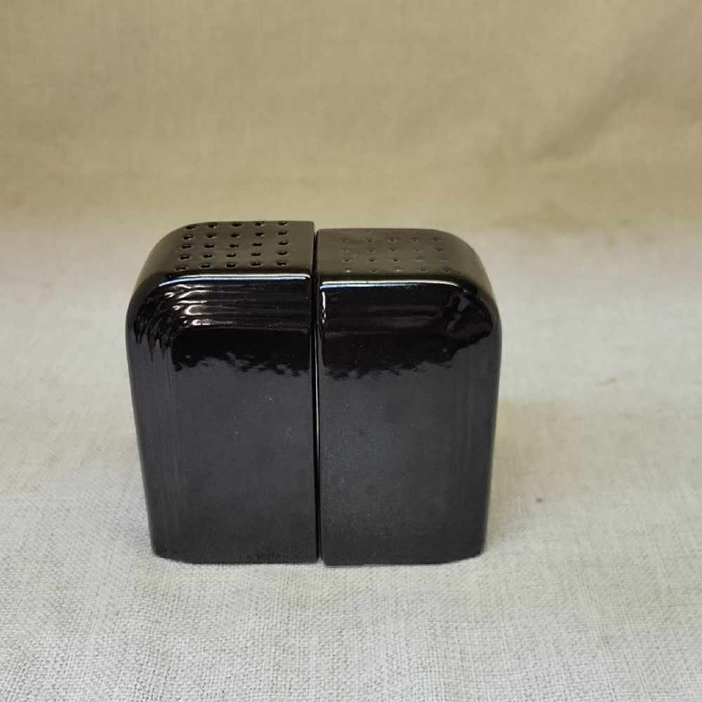Vintage Stove Top Range Salt Pepper Shaker Black Deco‎  4"